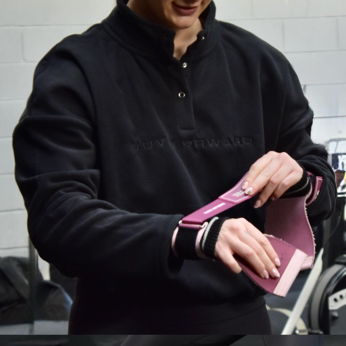 EVERYDAY Crop Fleece in Black