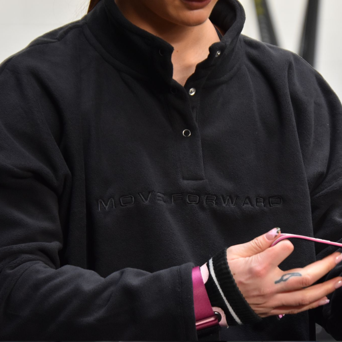 EVERYDAY Crop Fleece in Black