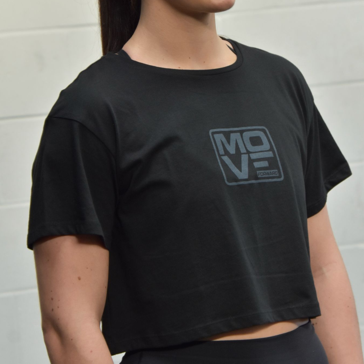 EVERYDAY Crop T-Shirt in Black